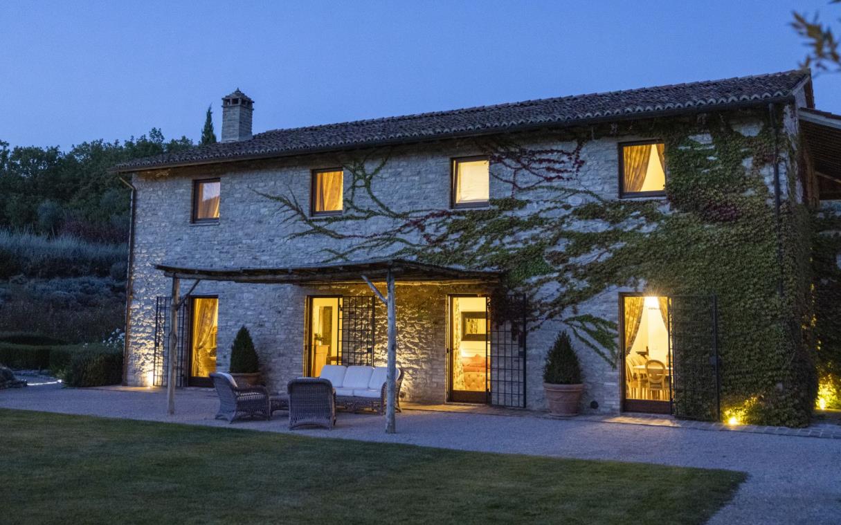 villa-umbria-tuscany-italy-countryside-luxury-pool-caminata-ext (1)