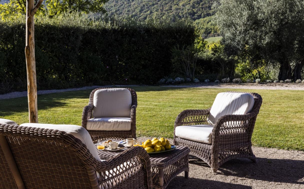 villa-umbria-tuscany-italy-countryside-luxury-pool-caminata-out-liv (1)