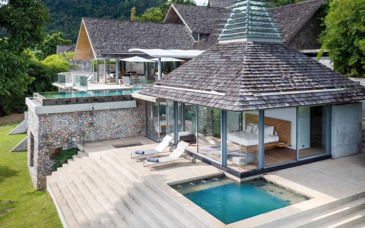 villa-phuket-thailand-luxury-pool-saengootsa-ext (1)