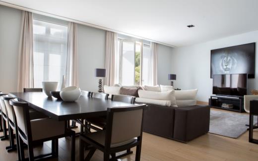 apartment-luxury-16th-arrondissement-paris-la-reserve-one-bedroom-liv.jpg