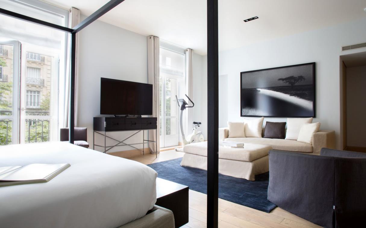 apartment-luxury-16th-arrondissement-paris-la-reserve-one-bedroom-paris-bed-2.jpg