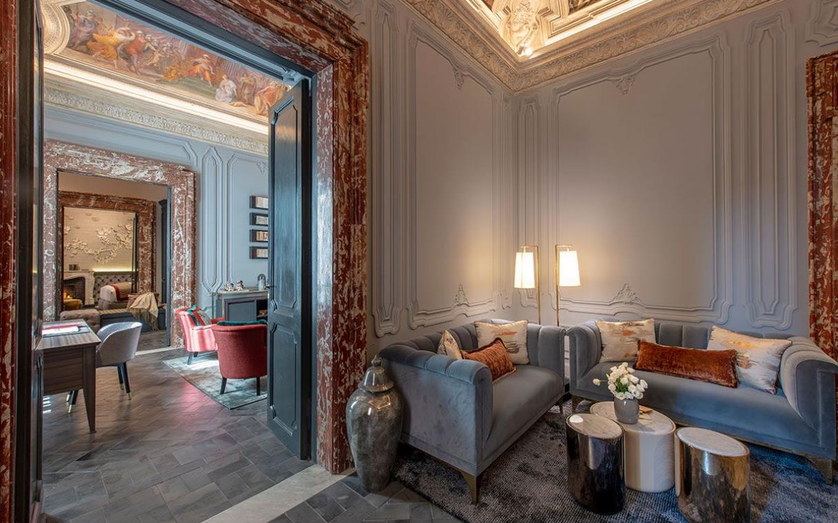 apartment-rome-italy-luxury-suite-central-holy-deer-liv (3).jpg
