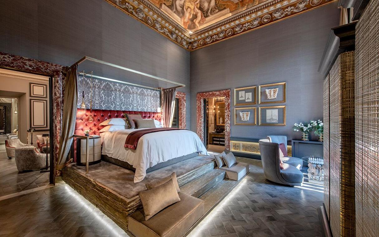 apartment-rome-italy-luxury-suite-central-holy-deer-bed (6).jpg