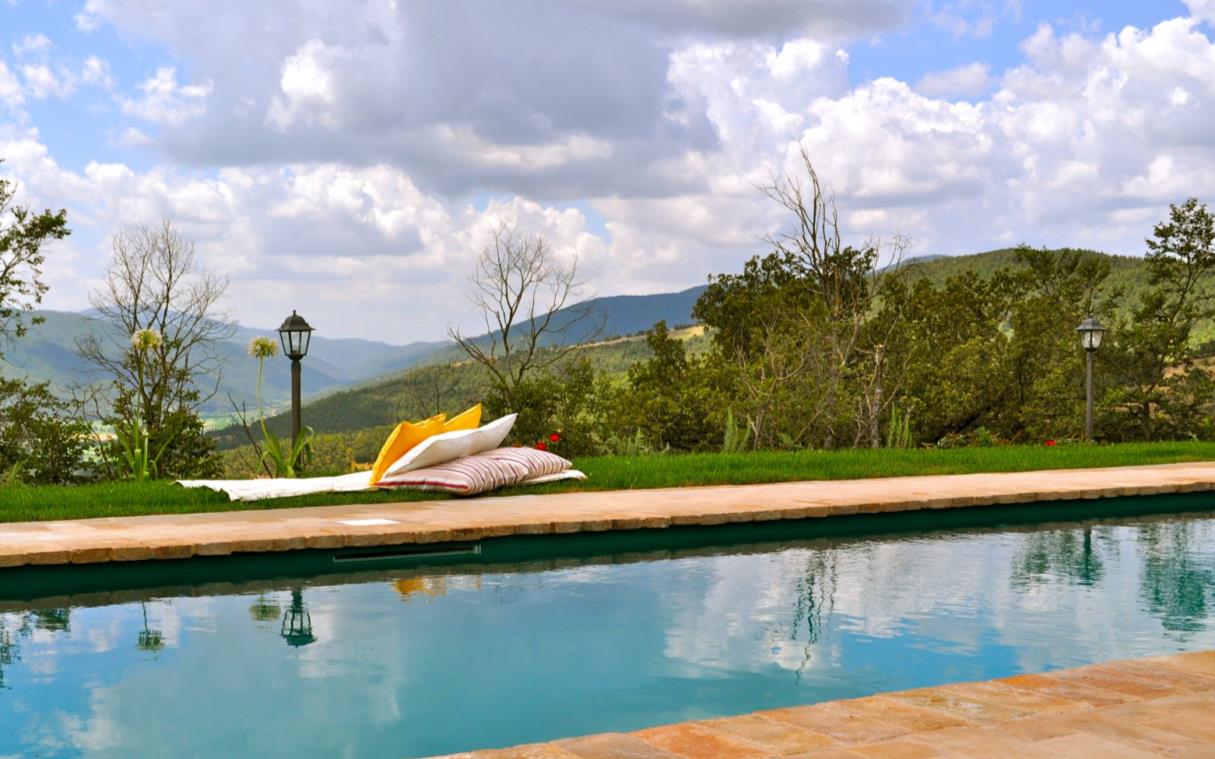 villa-perugia-umbria-italy-pool-luxury-colonnata-poo-1.jpg