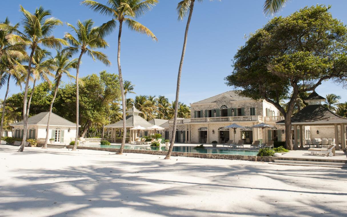 villa-mustique-grenadine-carribbean-luxury-pool-palm-beach-ext (1).jpg