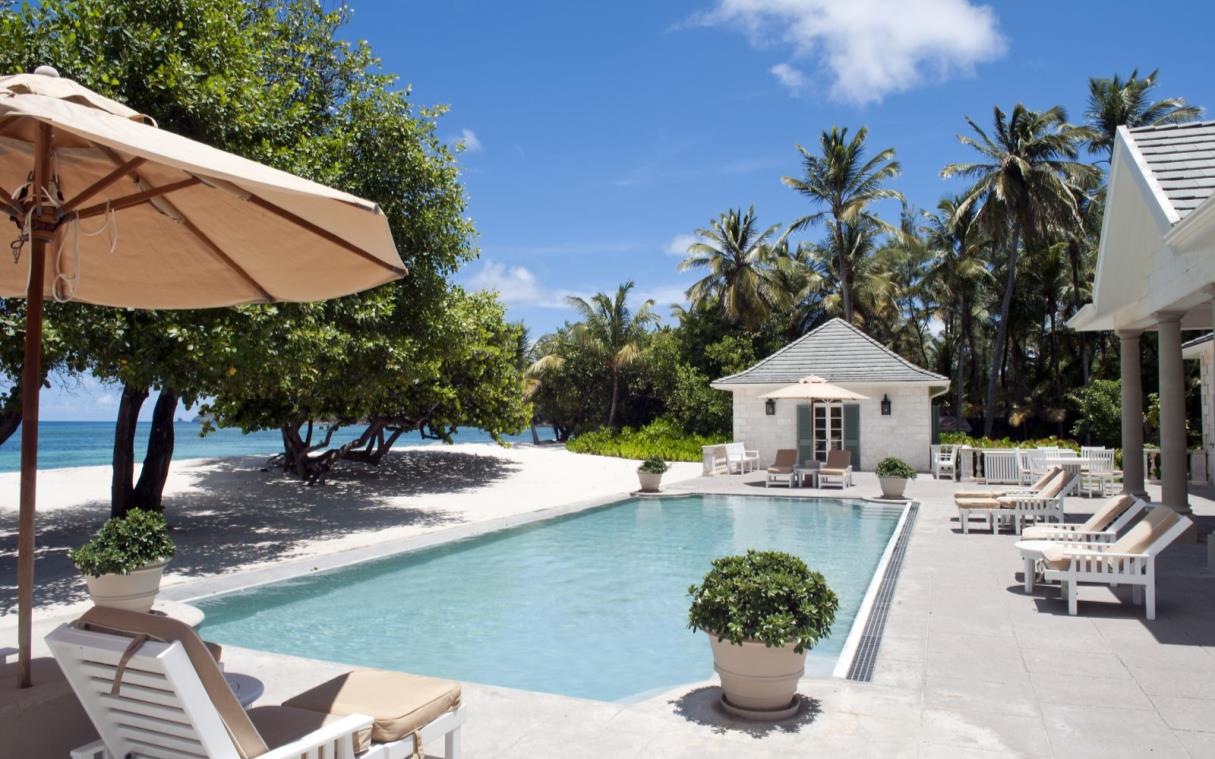 villa-mustique-grenadine-carribbean-luxury-pool-palm-beach-poo-6.jpg