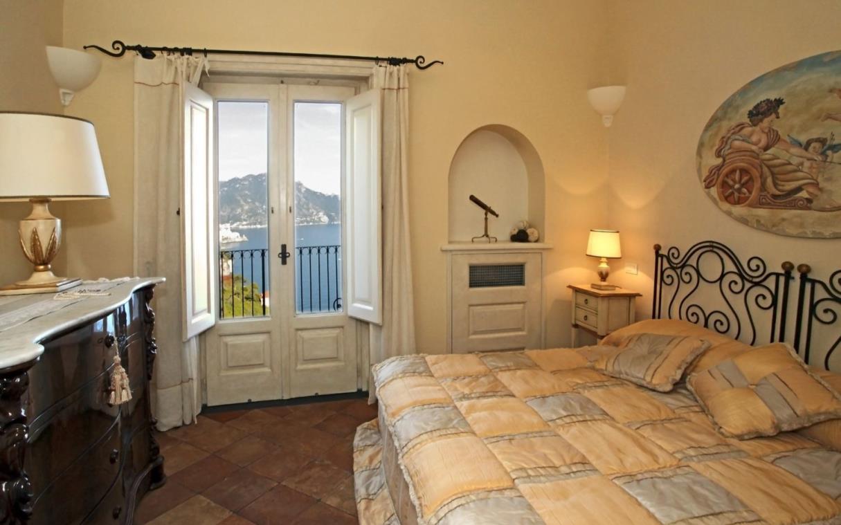 villa-amalfi-coast-italy-luxury-pool-sea-luce-bed (1).jpg