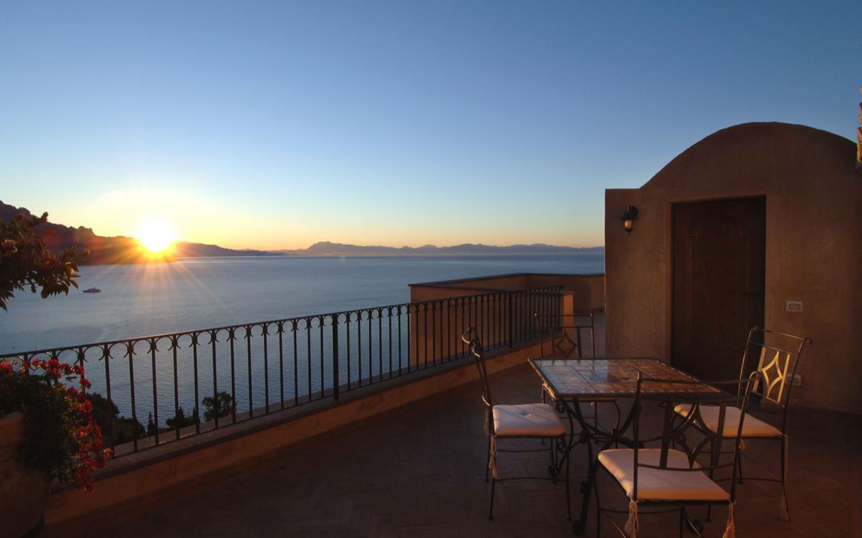 villa-amalfi-coast-italy-luxury-pool-sea-luce-out-liv.jpg