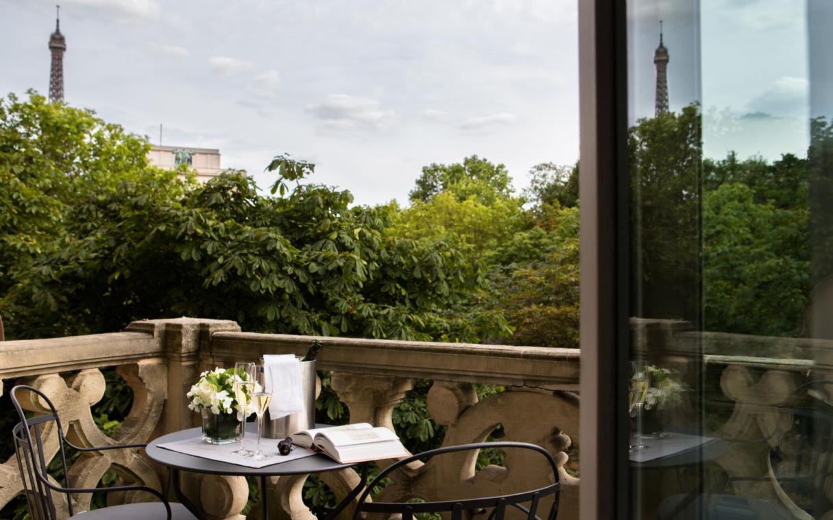 apartment-luxury-16th-arrondissement-paris-la-reserve-three-bedroom-ter-1.jpg