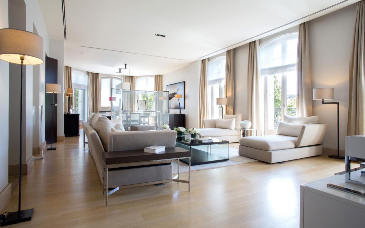 apartment-luxury-16th-arrondissement-paris-la-reserve-three-bedroom-liv.jpg