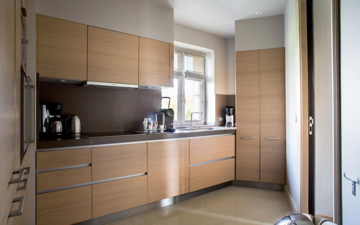 apartment-luxury-16th-arrondissement-paris-la-reserve-three-bedroom-kit.jpg
