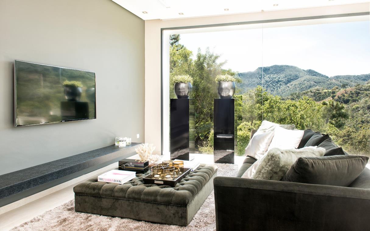 villa-marbella-spain-luxury-countryside-pool-nature-liv-2.jpg