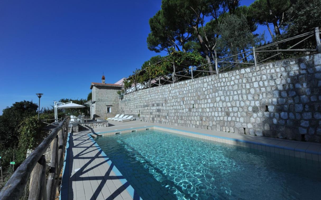 villa-sorrento-italy-luxury-pool-jacuzzi-mambrini-poo (2).jpg