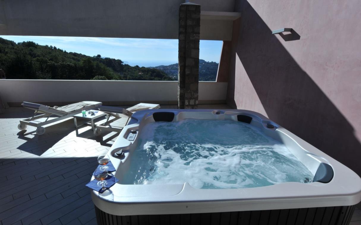 villa-sorrento-italy-luxury-pool-jacuzzi-mambrini-jac (8).jpg