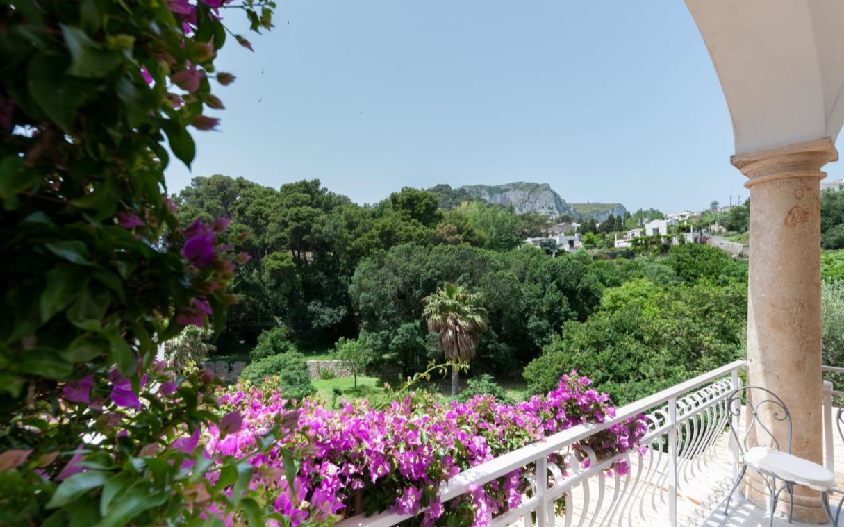 villa-capri-island-italy-luxury-pool-garden-marinella-terr-main.jpg