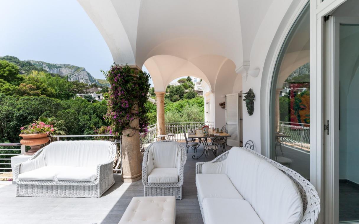 villa-capri-island-italy-luxury-pool-garden-marinella-out-liv-main.jpg