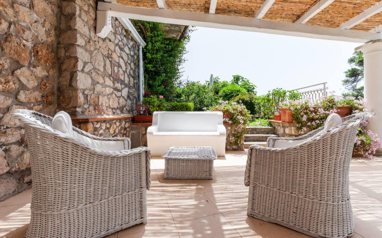 villa-capri-island-italy-luxury-pool-garden-marinella-out-liv-annP (2).jpg