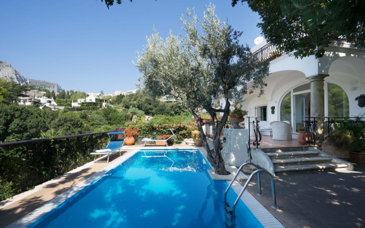 villa-capri-island-italy-luxury-pool-garden-marinella-swim (2).jpg