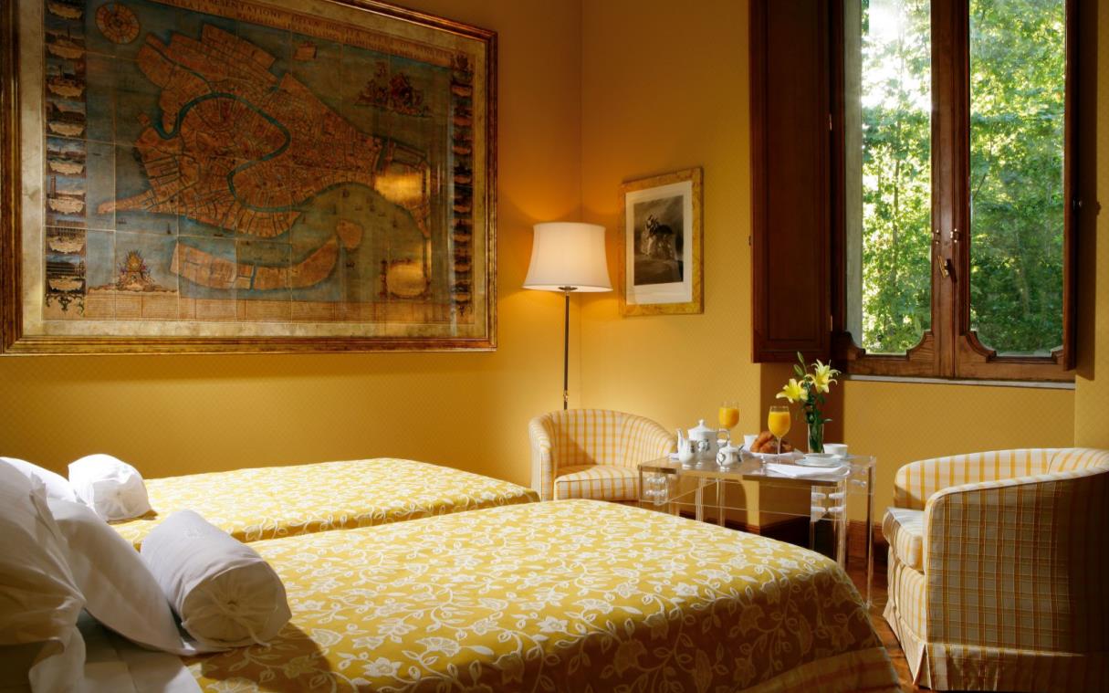 villa-rome-italy-luxury-spa-spalletti-trivelli-bed-16.jpg