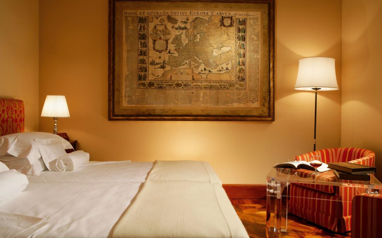 villa-rome-italy-luxury-spa-spalletti-trivelli-bed-19.jpg