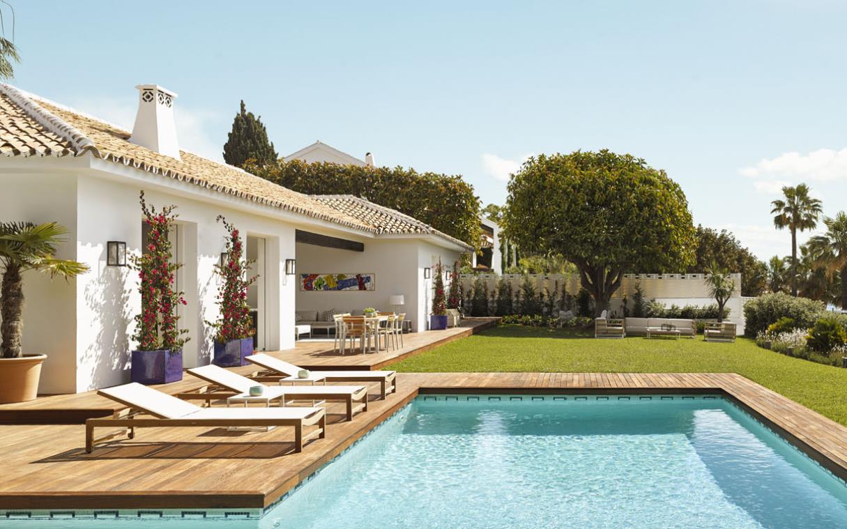 villa-marbella-spain-luxury-pool-spa-resort-puente-romano-pereze-cov.jpg