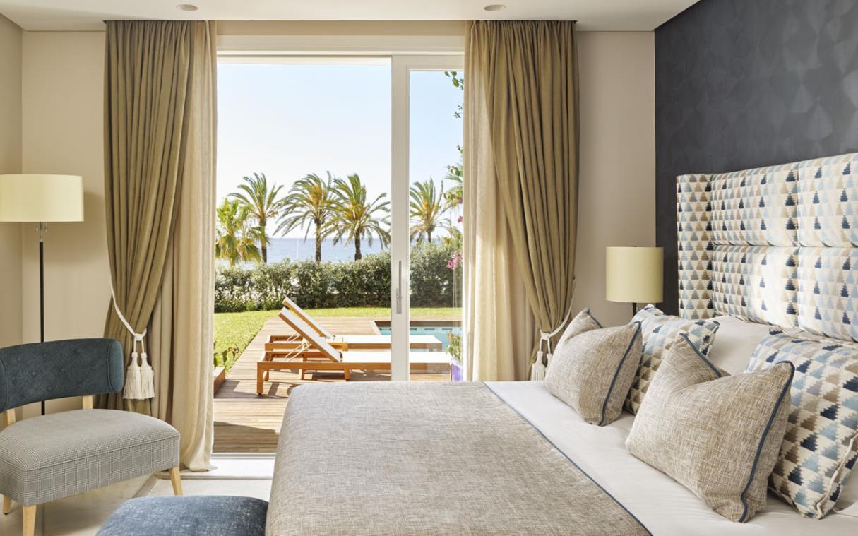 villa-marbella-spain-luxury-pool-spa-resort-puente-romano-pereze-bed.jpg