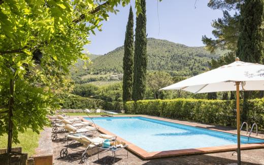 villa-umbria-tuscany-luxury-pool-paradiso-poo.jpg