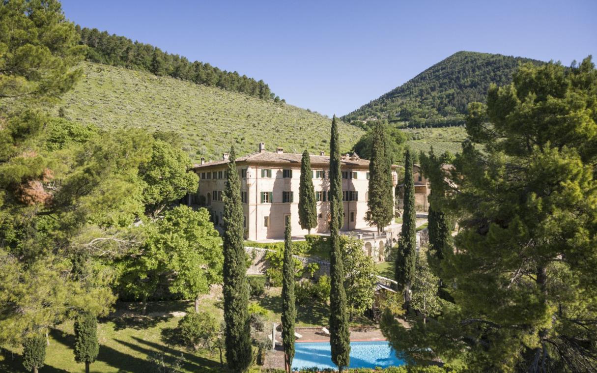 villa-umbria-tuscany-luxury-pool-paradiso-cov.jpg
