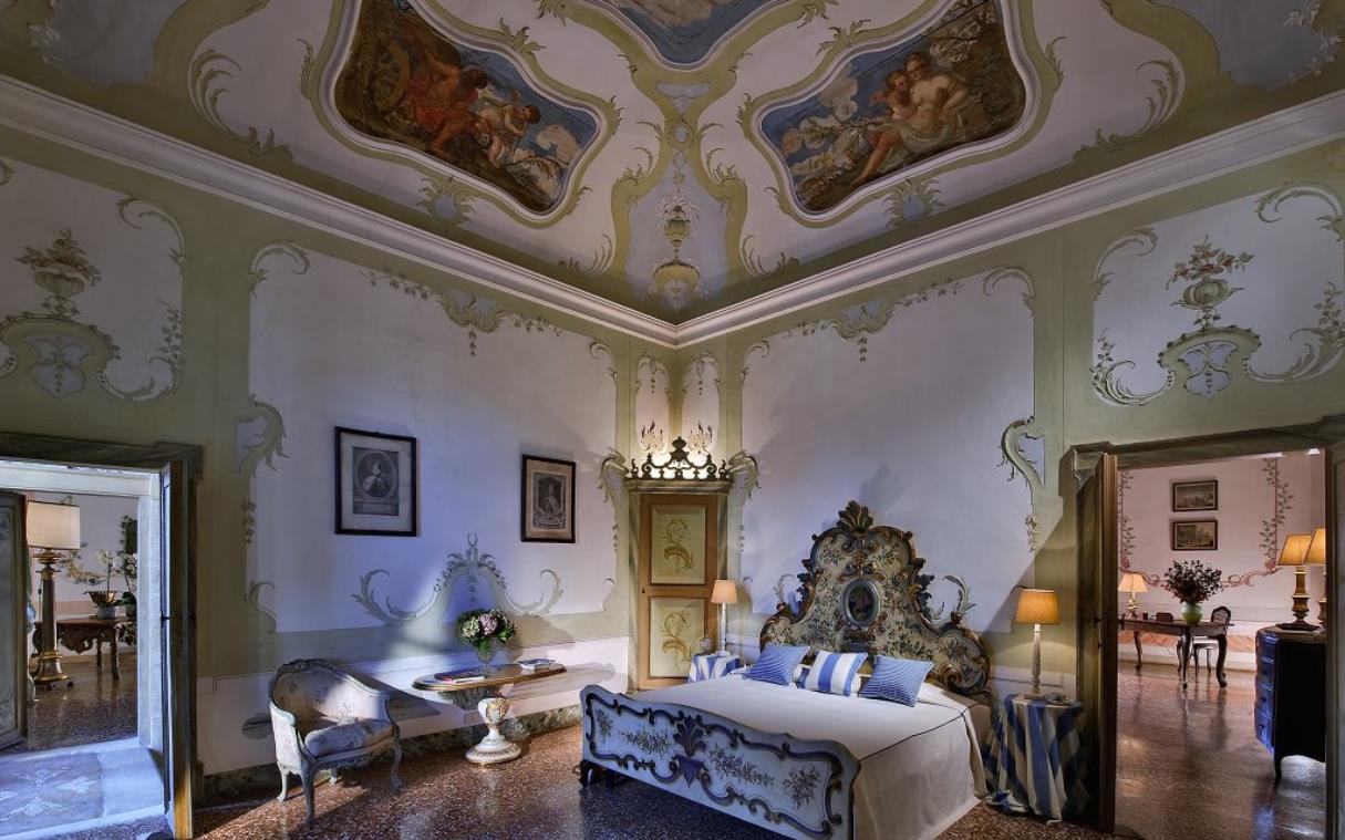 villa-veneto-venice-italy-luxury-capodilista-bed.jpg