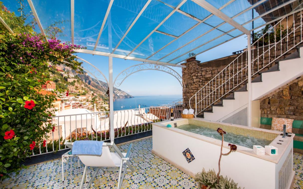 villa-positano-amalfi-coast-pool-jacuzzi-view-walking-distance-town-mon-repos-jac (1).jpg