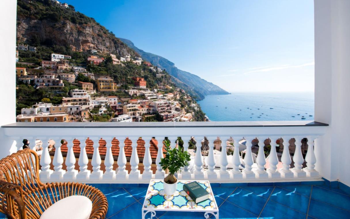 villa-positano-amalfi-coast-pool-jacuzzi-view-walking-distance-town-mon-repos-bal (1b).jpg