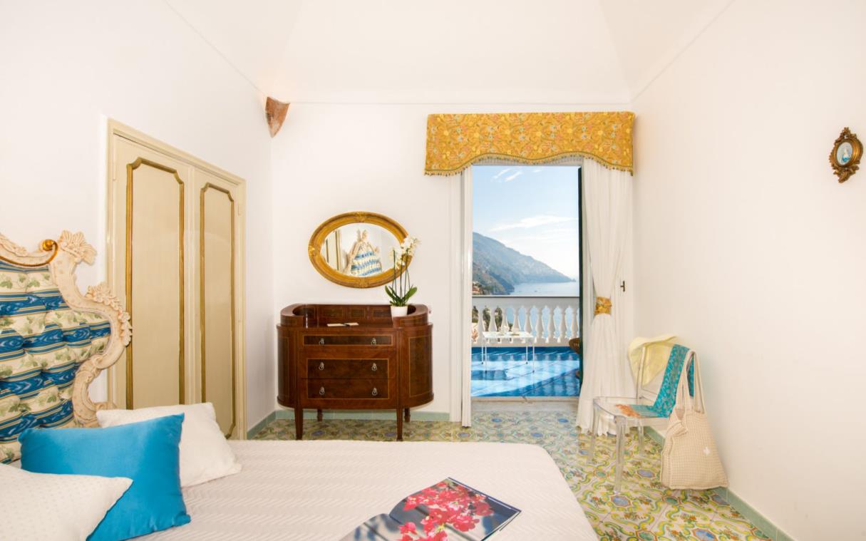 villa-positano-amalfi-coast-pool-jacuzzi-view-walking-distance-town-mon-repos-bed (1).jpg