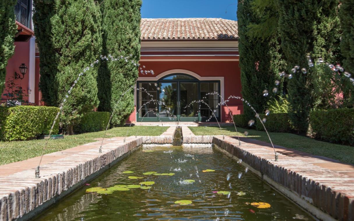villa-marbella-spain-luxury-pool-mirador-ext (5).jpg
