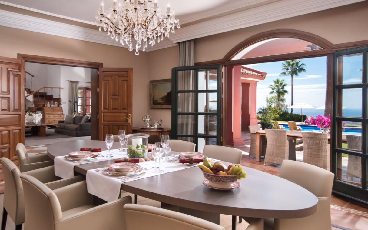 villa-marbella-spain-luxury-pool-mirador-din.jpg