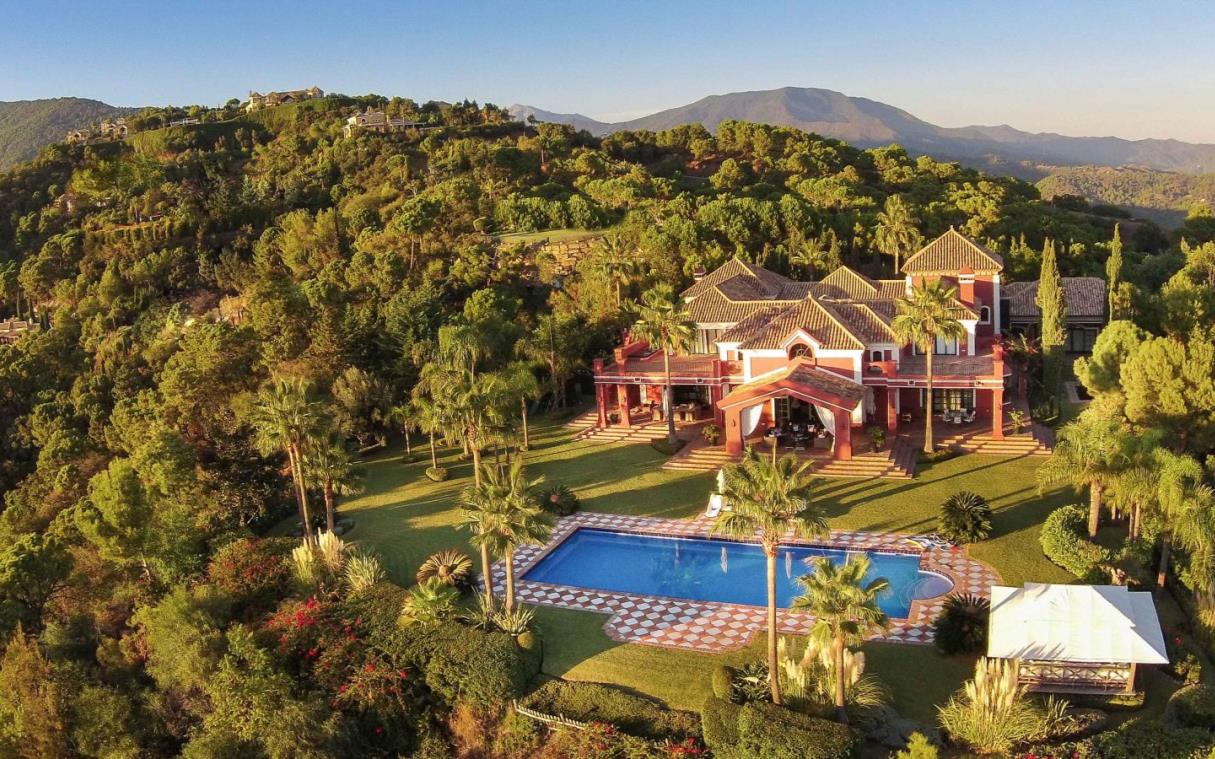 villa-marbella-spain-luxury-pool-mirador-aer (2).jpg
