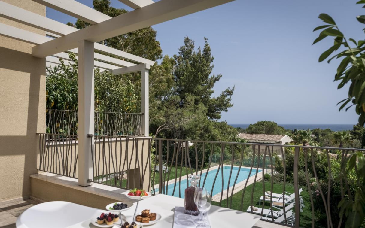 villa-sardinia-italy-pool-luxury-resort-forte-village-margherita-bal.jpg