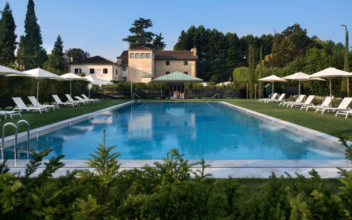villa-venice-italy-luxury-canal-front-franceschi-pool (1).jpg