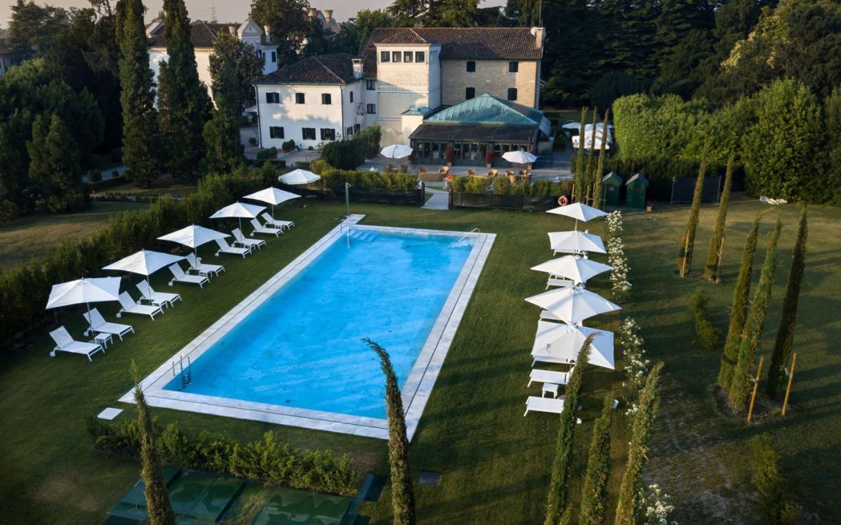villa-venice-italy-luxury-canal-front-franceschi-pool (2).jpg