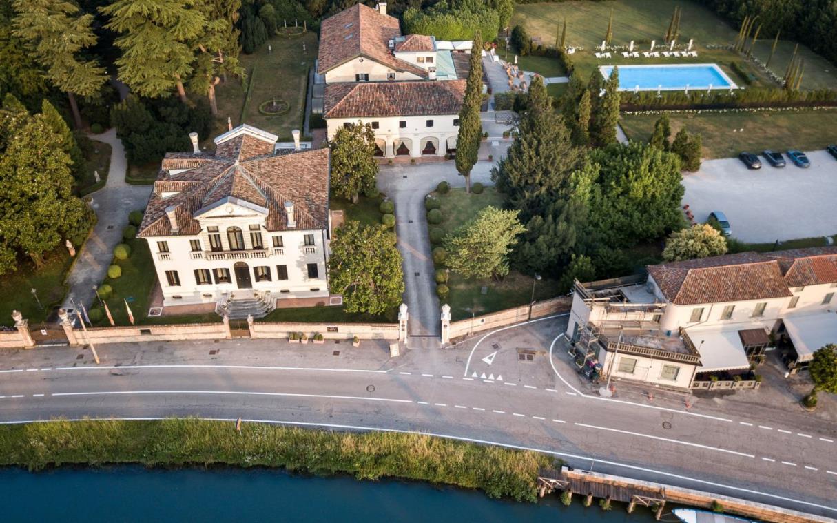 villa-venice-italy-luxury-canal-front-franceschi-aer (4).jpg (1)