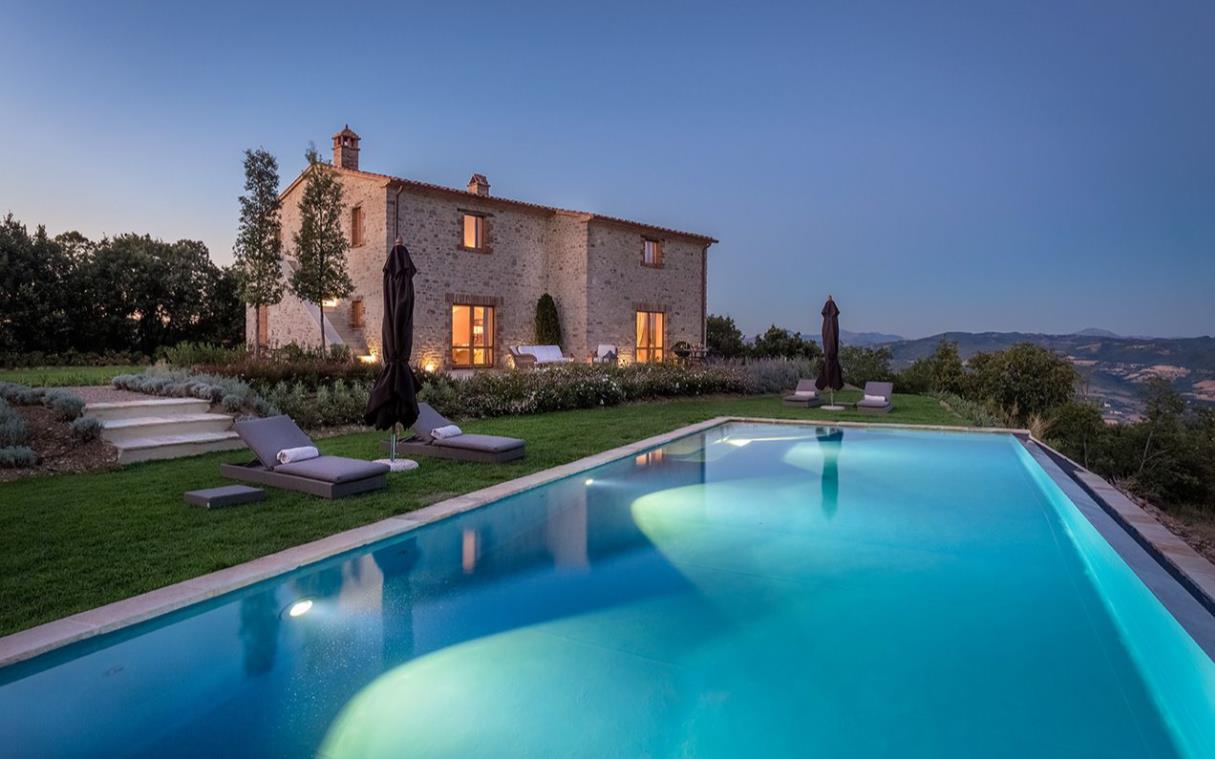villa-perugia-umbria-italy-pool-luxury-countryside-santa-croce-swim.jpg