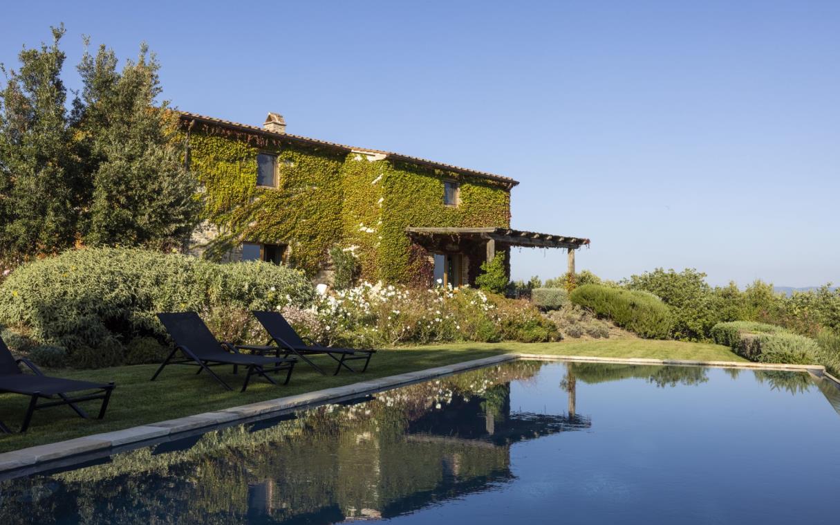 villa-perugia-umbria-italy-luxury-pool-santa-croce-ext (2)