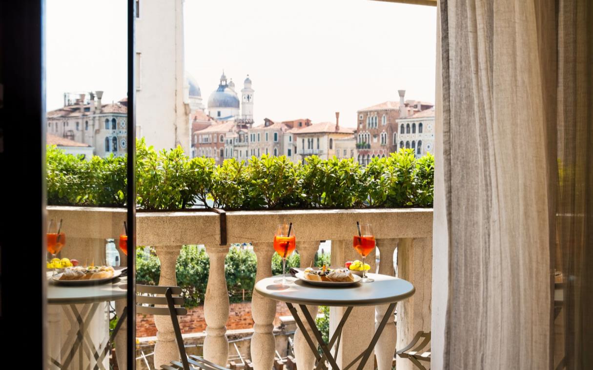 apartment-venice-italy-luxury-views-palazetto-salute-grand-canal-terr (2).jpg