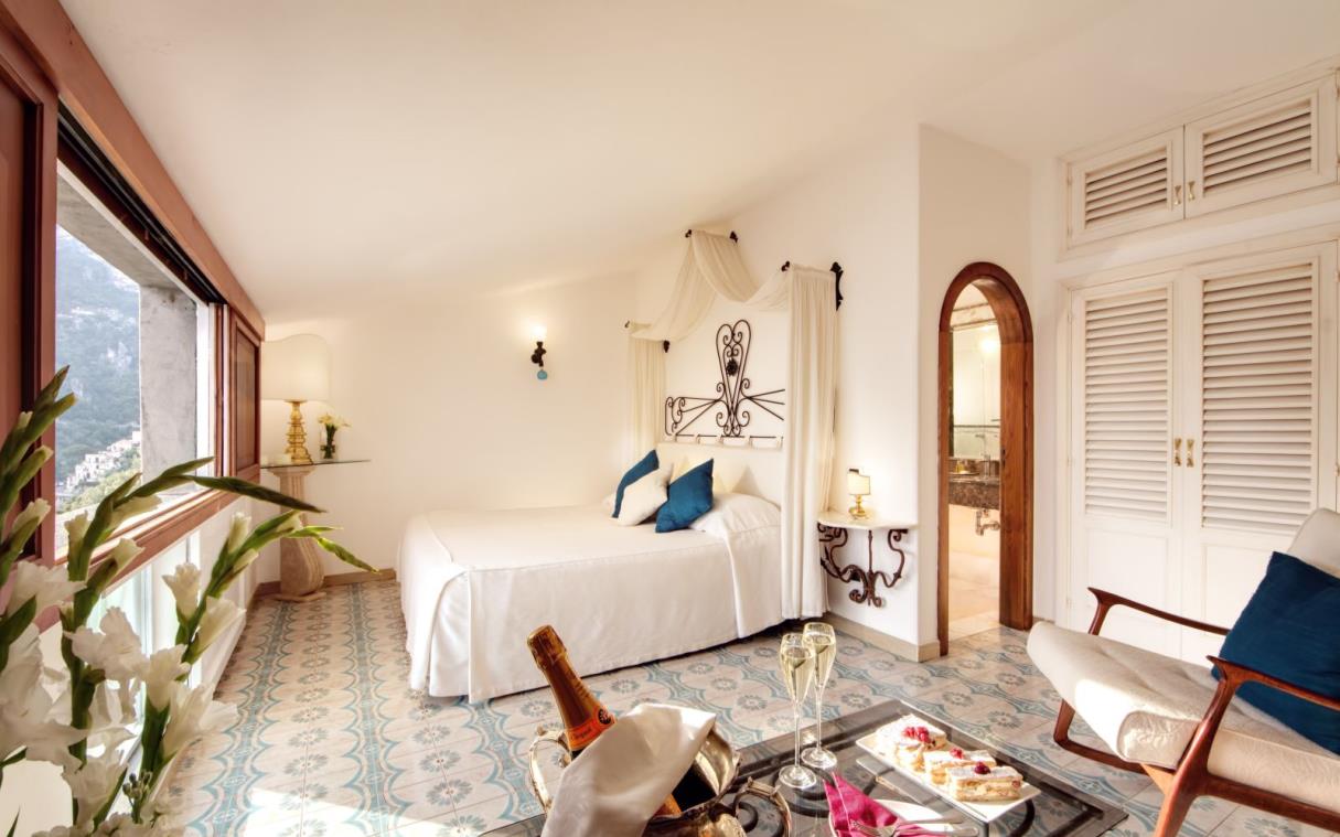 villa-positano-amalfi-coast-italy-luxury-pool-oliviero-bed (4).jpg