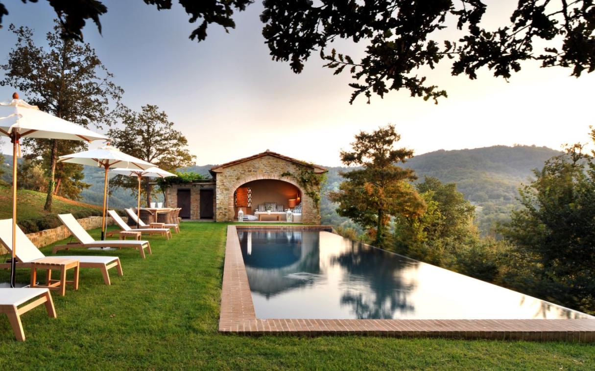 villa-umbria-tuscany-italy-luxury-pool-spinaltermine-ext-cov.jpg