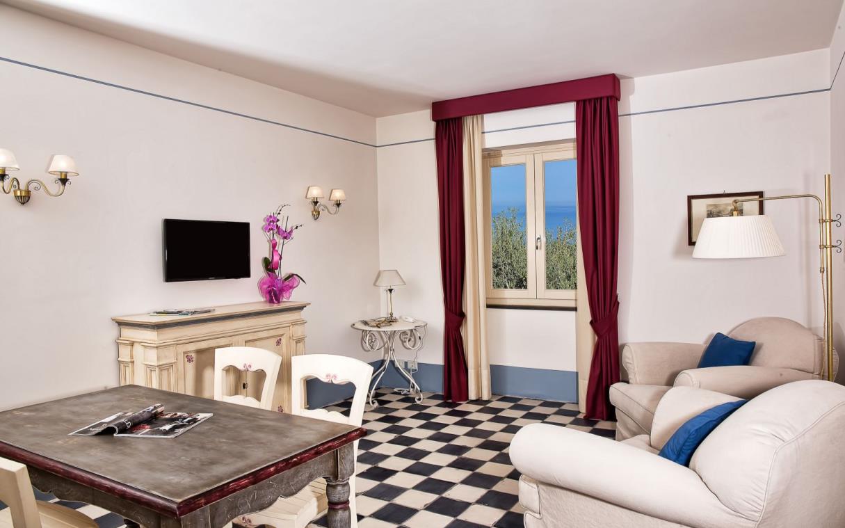 villa-sorrento-amalfi-coast-italy-luxury-view-sabrina-liv (3).jpg