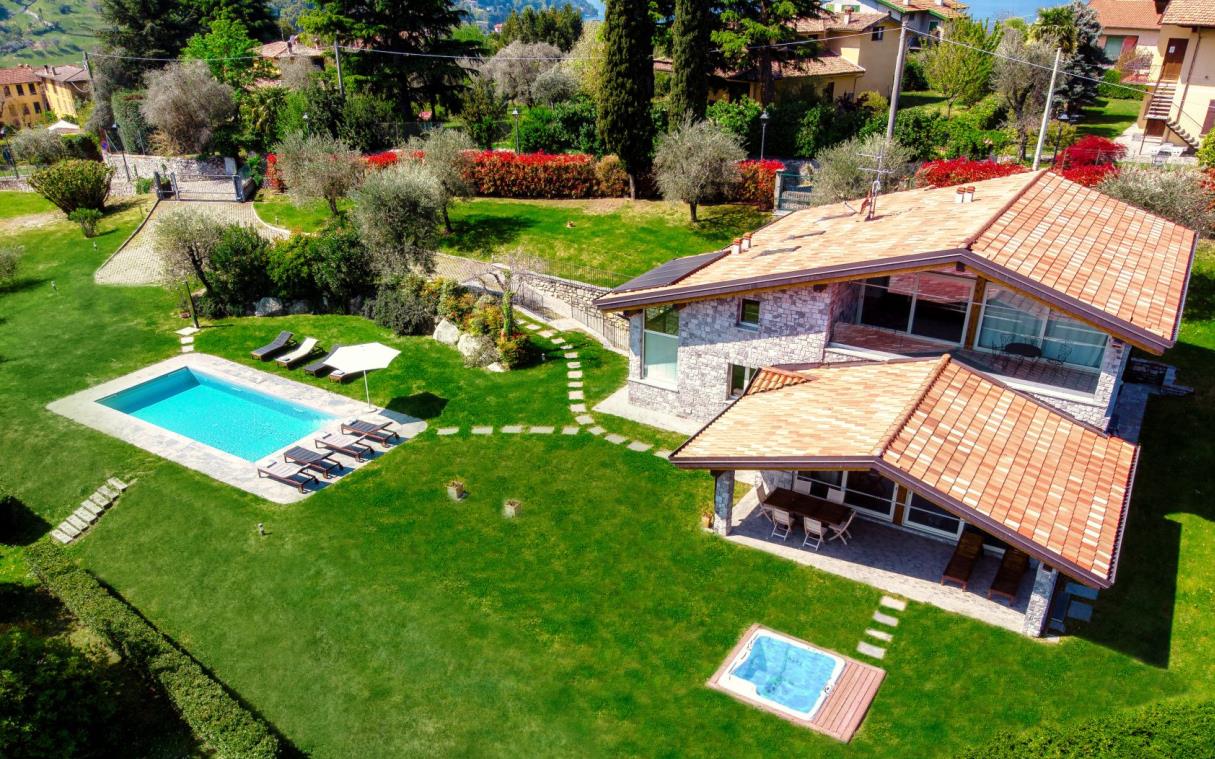 villa-bellagio-lake-como-italy-luxury-pool-sissi-aer (1)