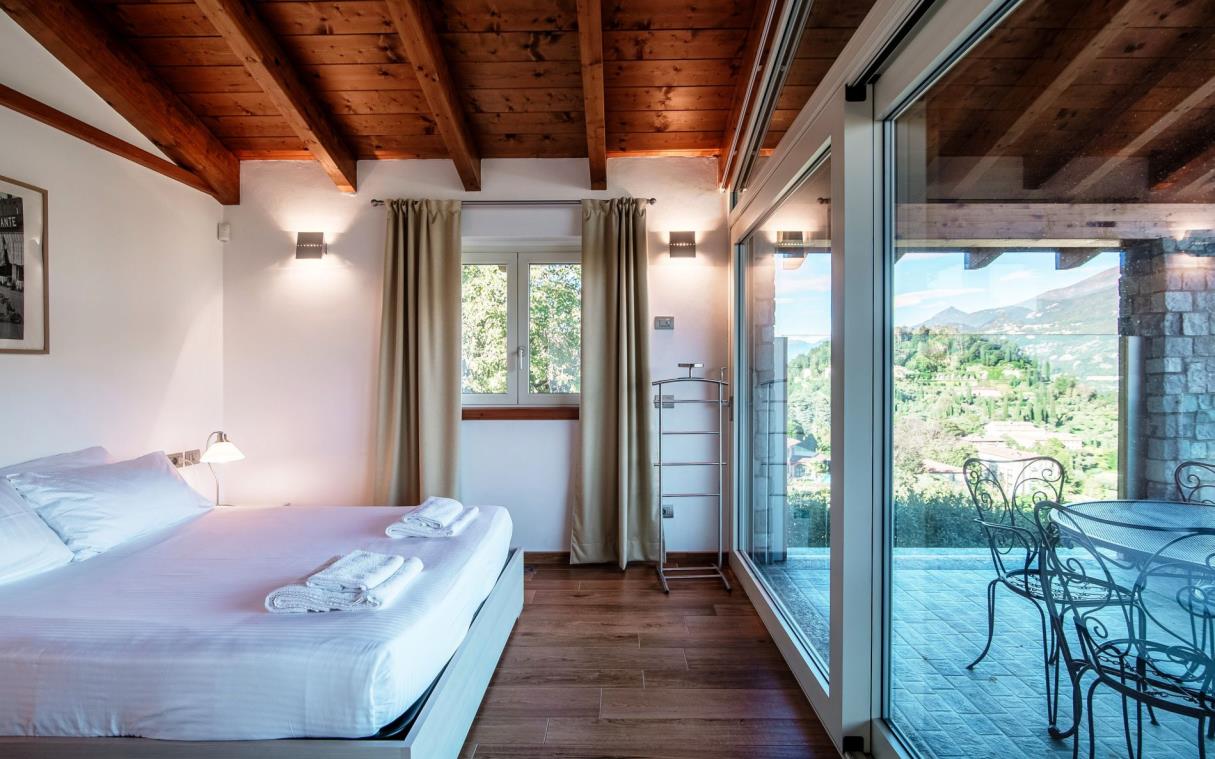 villa-bellagio-lake-como-italy-luxury-pool-sissi-bed (5)