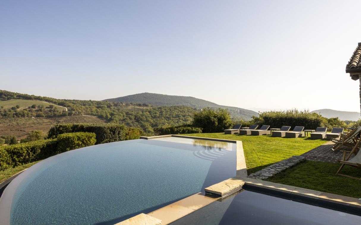 villa-perugia-umbria-italy-luxury-pool-subtilia-swim (1)
