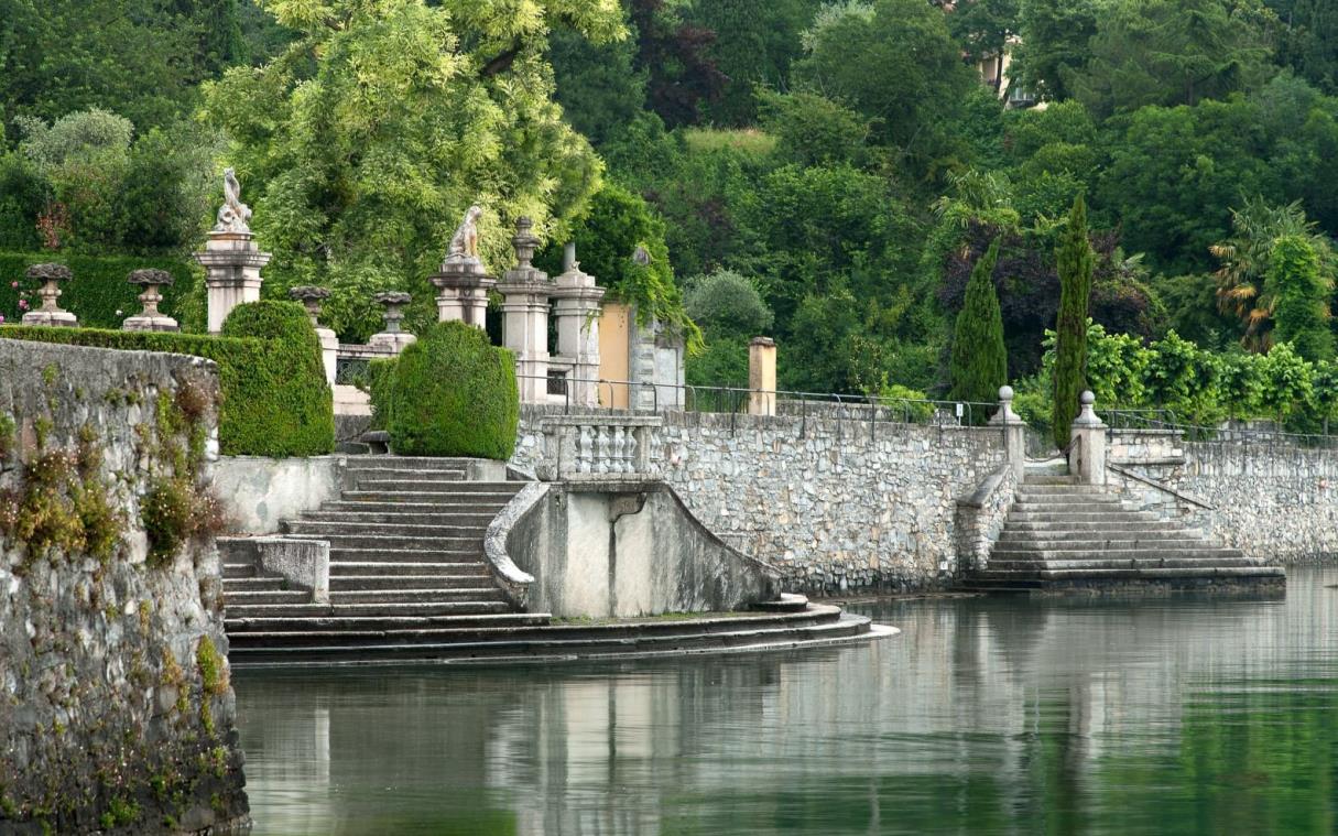 villa-lake-como-italy-luxury-sola-cabiati-lakefront-acc.jpg