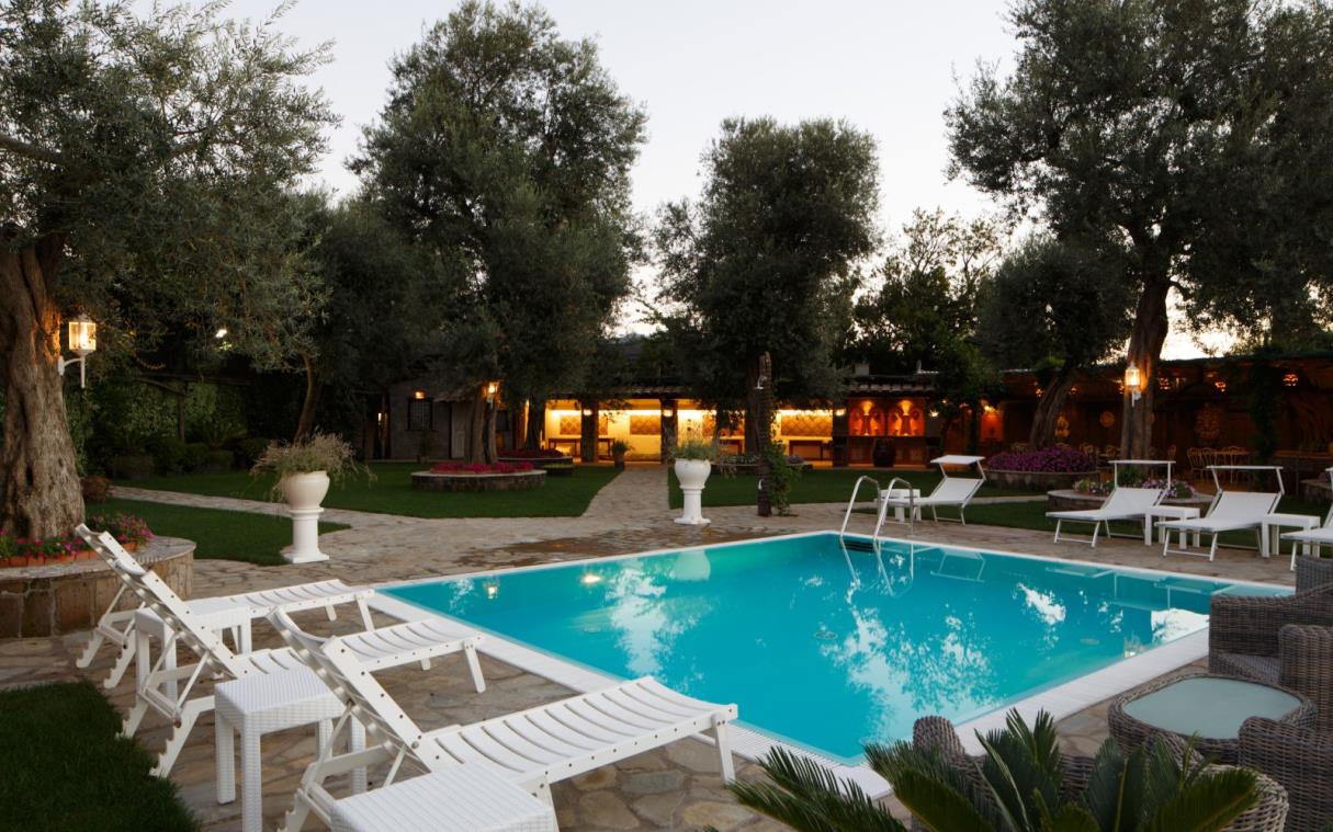 villa-sorrento-amalfi-coast-italy-luxury-pool-jacuzzi-selenia-poo-4.jpg